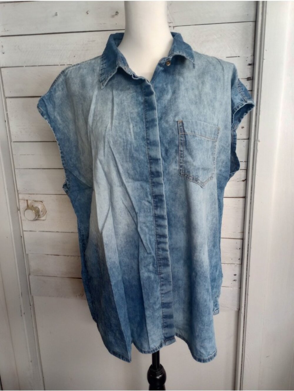 Ashley Stewart Women’s Acid Wash Blue Button Up Sleeveless Denim Shirt Size 18